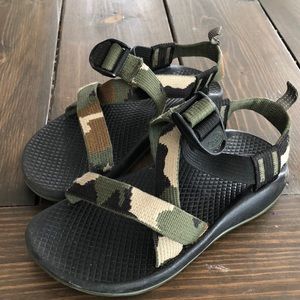 Kids Chacos Size 13 Camo
